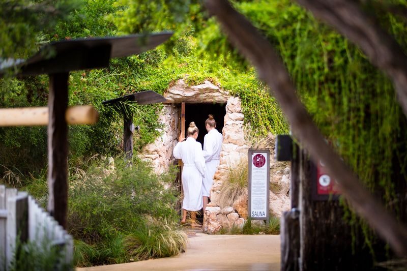 Peninsula Hot Springs Spa Entry and Beach Boxes Tour - Arthur’s Seat and the beach boxes