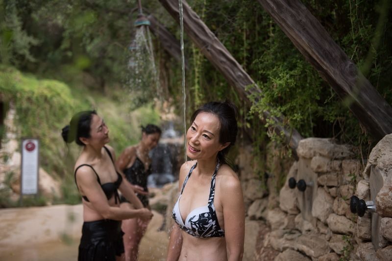 Peninsula Hot Springs Spa Entry and Beach Boxes Tour - Who should book this tour?