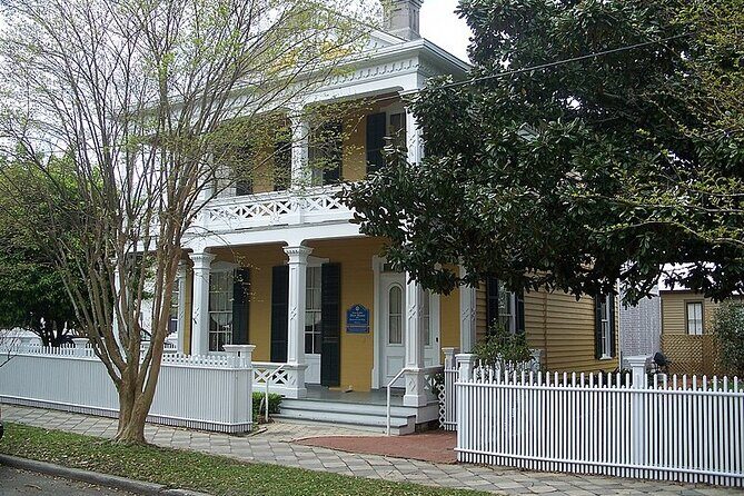 Pensacola Most Haunted Ghost Tour & Scavenger Hunt - The Sum Up