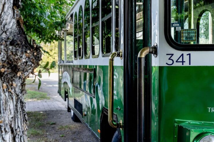 Penticton: Hop-On Hop-Off Trolley to The Naramata Bench - Good To Know
