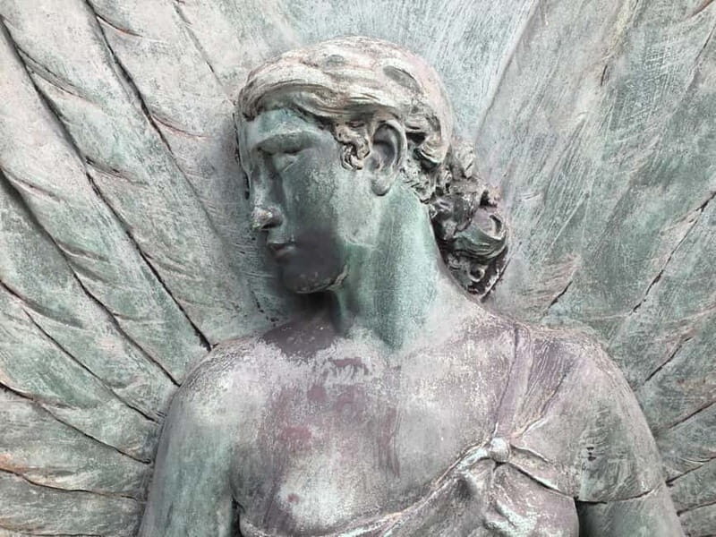 Père-Lachaise in Paris: tours in French - Good To Know