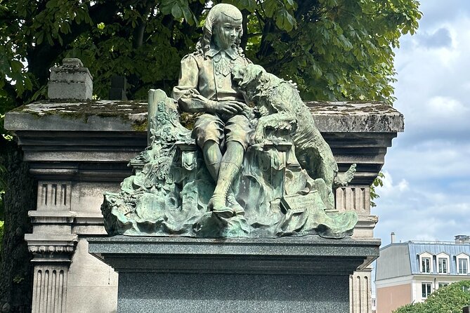 Père Lachaises Cemetery Celebrities and Ghosts Mystery Tour - Tour Inclusions