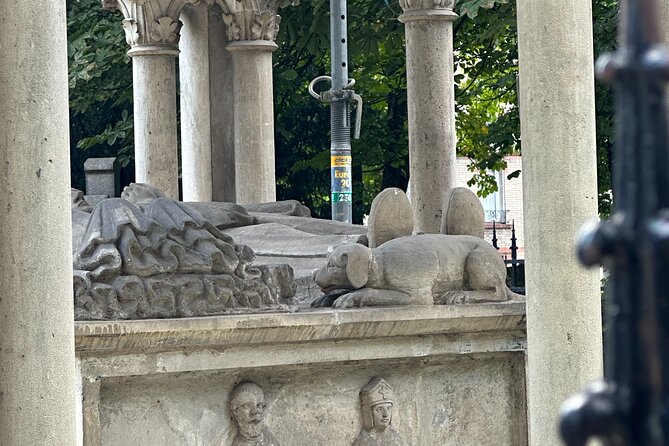 Père Lachaises Cemetery Celebrities and Ghosts Mystery Tour - Additional Information