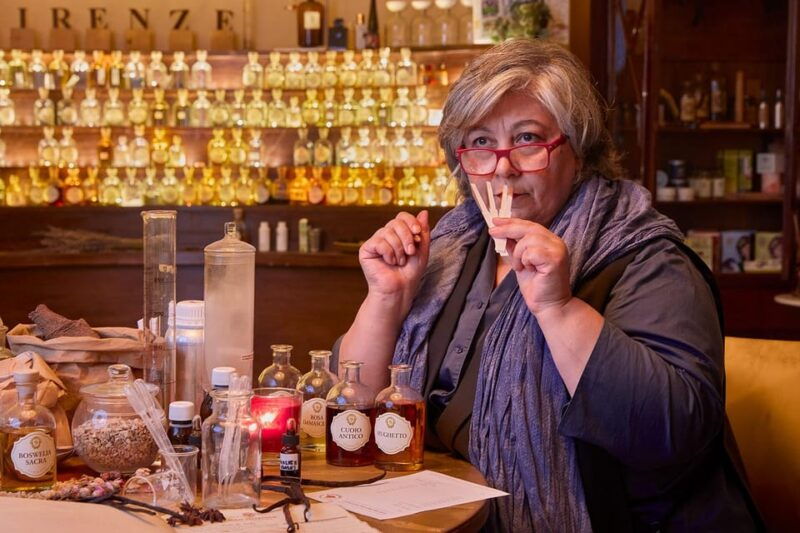 Perfume Making Workshop in the Heart of Florence - Location and Atmosphere