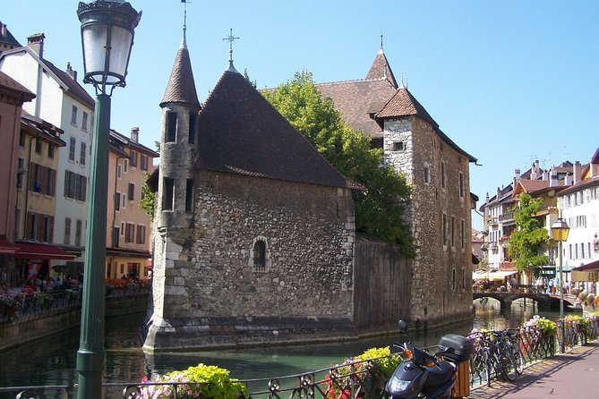 Pérouges & Annecy Private Day Trip With Food Tasting From Lyon - Tour Details and Features