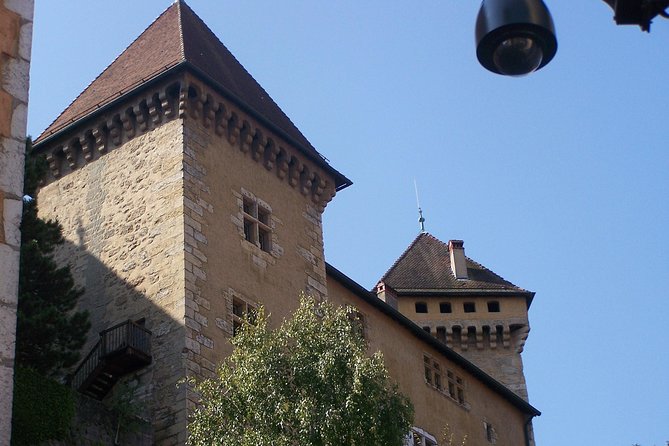 Pérouges & Annecy Private Day Trip With Food Tasting From Lyon - Food Tasting and Culinary Delights