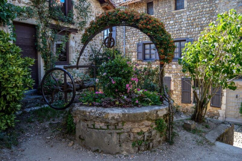 Pérouges: Private Guided Tour of the Medieval Village - Good To Know