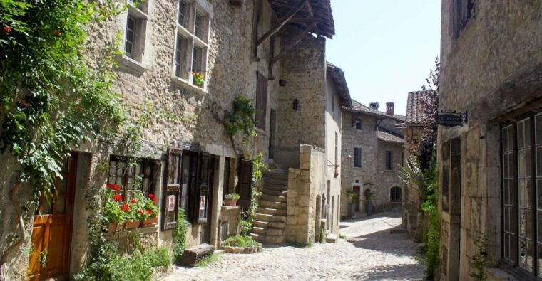 Pérouges: Private Guided Tour of the Medieval Village - Pricing and Reservation Details