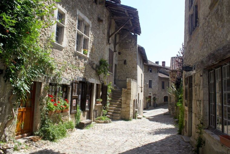 Pérouges: Private Guided Tour of the Medieval Village - Customizable Itinerary Options