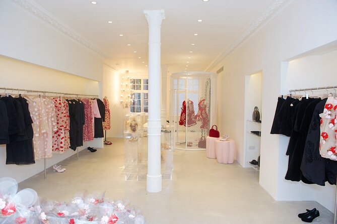 Personalised Shopping Tour in London With Expert Fashion Stylist - Common Questions