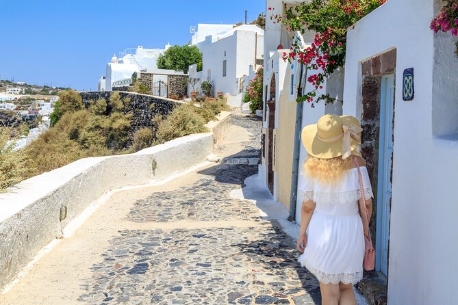 Personalized Private Photoshoot in Fira Santorini - Pricing and Booking Details