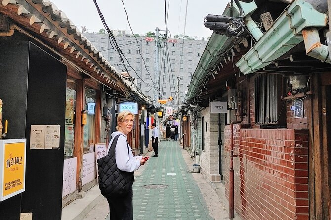 Personalized Tour of Seoul's Landmarks With a Local - Inclusions