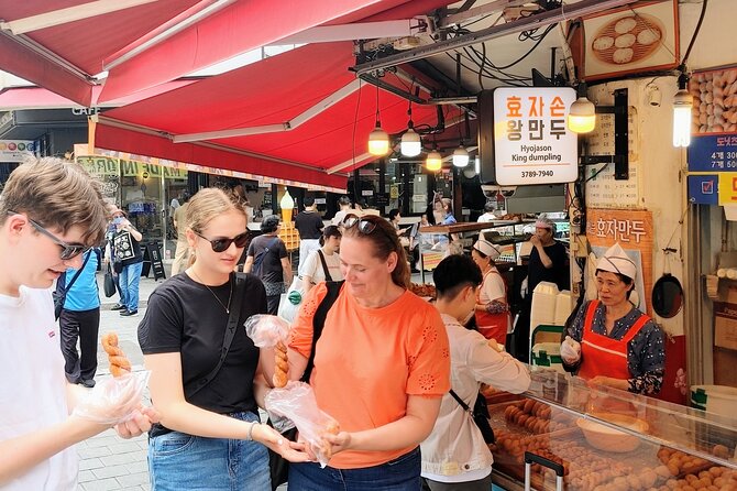 Personalized Tour of Seoul's Landmarks With a Local - Meeting and Pickup