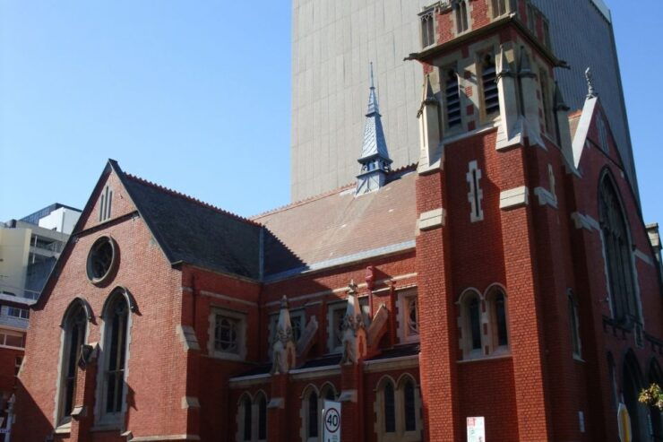 Perth: First Discovery Walk and Reading Walking Tour - Language Options
