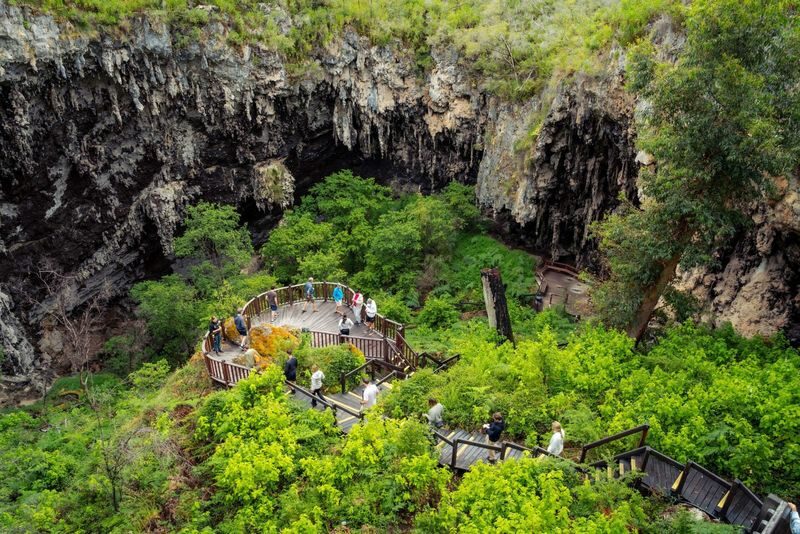 Perth: Sinkhole Cave, Margaret River, Busselton Jetty & Stargazing - Descending into the cave