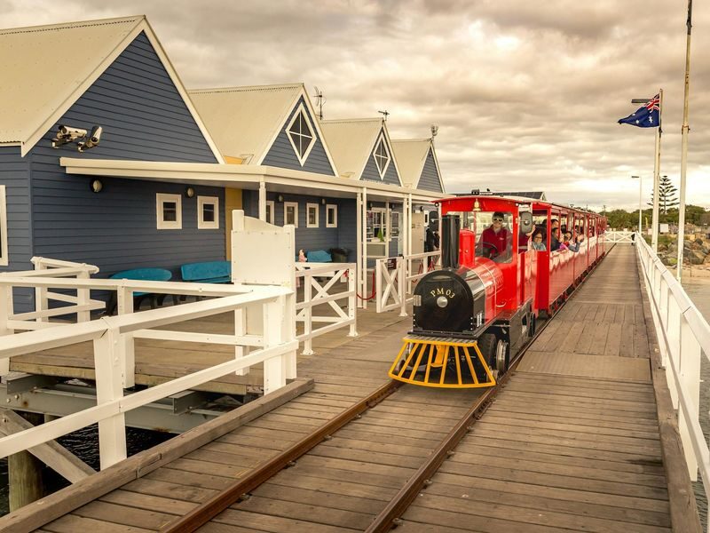 Perth: Sinkhole Cave, Margaret River, Busselton Jetty & Stargazing - Canal Rocks and the power of the Southern Ocean