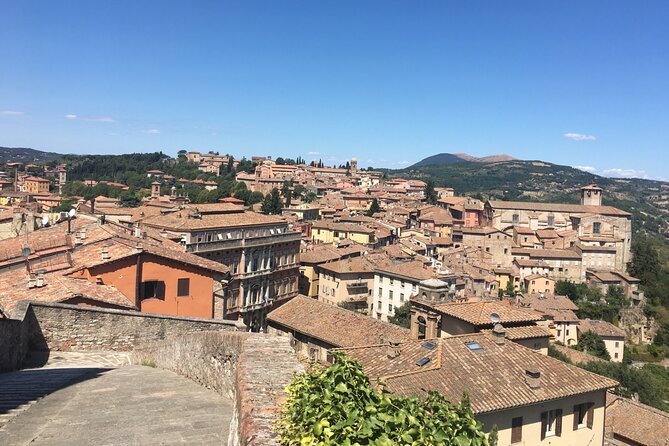Perugia Walking Tour With Licensed Guide - Benefits of a Licensed Guide