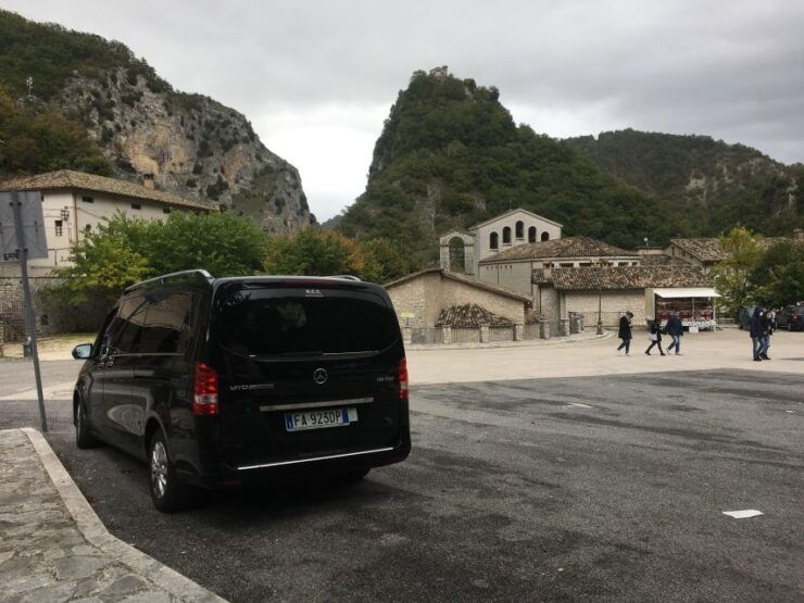 Perugias Airport Transfer Todi Spoletos Area 80 Km Range - Service Details