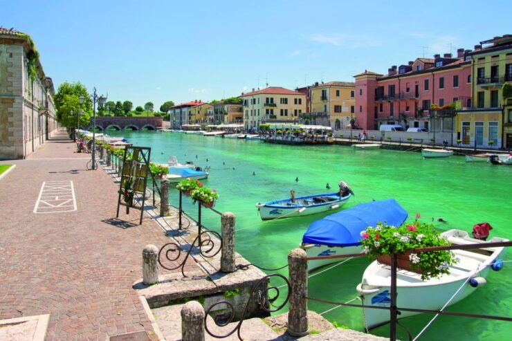 Peschiera Del Garda: Boat Tour Around the Venetian Fortress - Tour Highlights