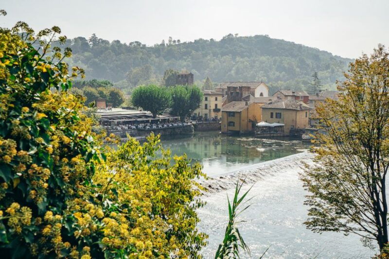 Peschiera Del Garda: Lake Garda & Borghetto E-Bike Tour - Itinerary Highlights