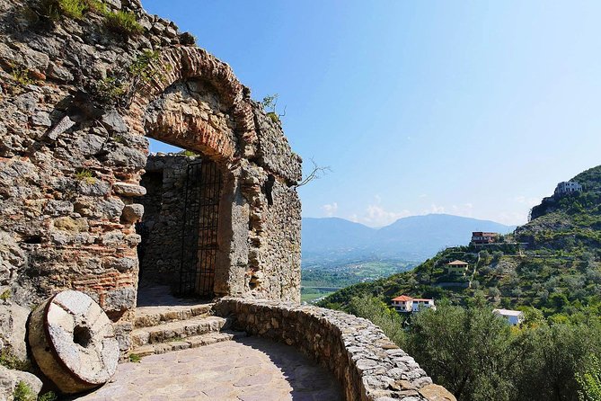 Petrele Castle Tour - Reviews