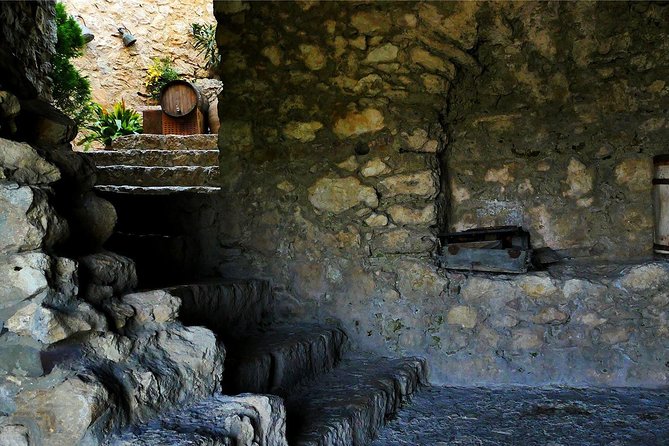 Petrele Castle Tour - Inclusions