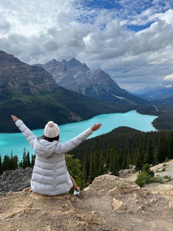 Peyto Lake, Moraine Lake, Lake Louise and Crowfoot Glacier Tour - Guides, language choices and group arrangements