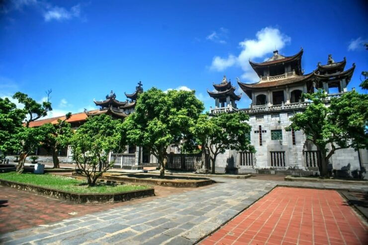 Phat Diem Catheral and Tam Coc Private Day Tour From Hanoi - Itinerary Highlights