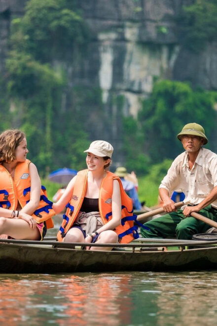 Phat Diem Catheral and Tam Coc Private Day Tour From Hanoi - Boat Trip Experience