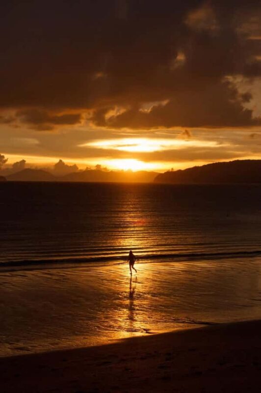 Phi Phi & 4 Islands Sunset tour + Bioluminescent Planktons - Authentic Experiences and Tips