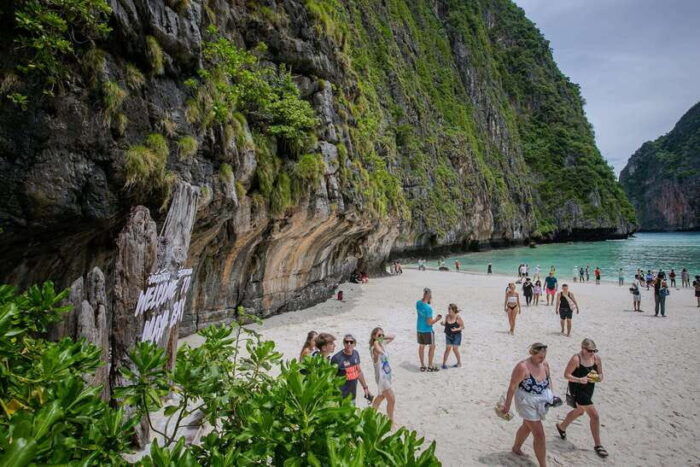 Phi Phi : Golden Hour With Premium Traditional Thai Boat - Relaxing at Pileh Lagoon and Maya Bay