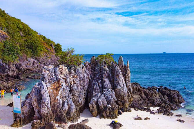 Phi Phi Islands Day Trip With Lunch: Five Islands and Maya Bay  - Phuket - Lunch on Ko Phi Phi Don