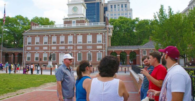 Philadelphia: History, Highlights & Revolution Walking Tour - Historical Figures and Sights
