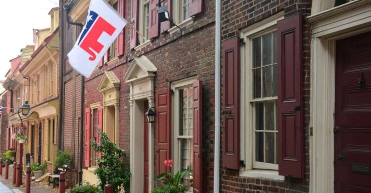 Philadelphia: Private Colonial Waterfront Walking Tour - Exploring Elfreths Alley