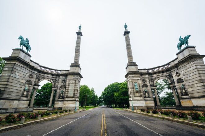 Philadelphia: Small Group Tour W/ Liberty Bell & Cheesesteak - Rocky Steps and City Landmarks