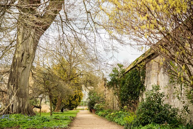 Philip Pullman's Oxford Guided Walking Tour - Tour Overview