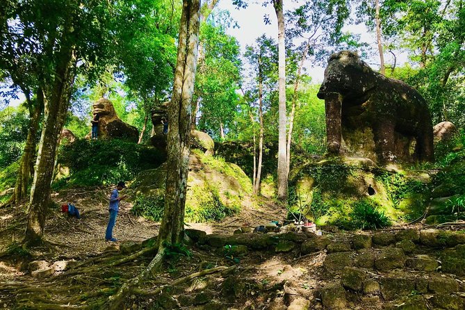 Phnom Kulen Mountain Waterfall & 1000 Lingas Join-In Tour - Meeting and Pickup