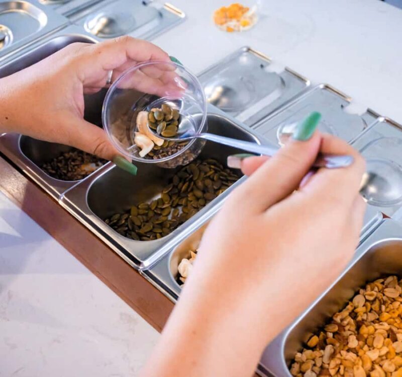 Phnom Penh: Chocolate Workshop - Make & Decorate Your Bar - The Experience Environment and Group Size