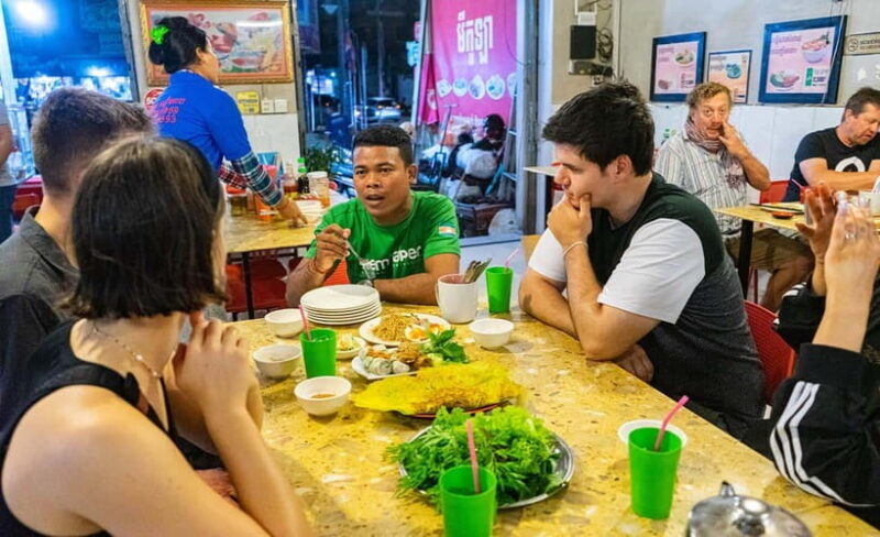 Phnom Penh: Evening Food Tour with Drinks & Tuk Tuk Included - Market Exploration & Food Tastings