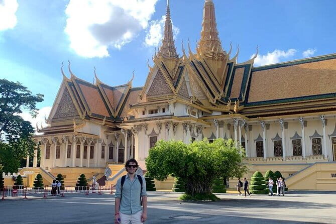 Phnom Penh Full Day City Tour, Breakfast & Lunch by Tuk-Tuk - Exploring the Royal Palace and Silver Pagoda