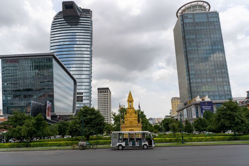 Phnom Penh Heritage Half-Day Small Group Tour - Three hours of sightseeing, with traffic in the mix