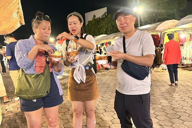 Phnom Penh Night City Highlights & Local Food tour by Tuktuk - FAQ
