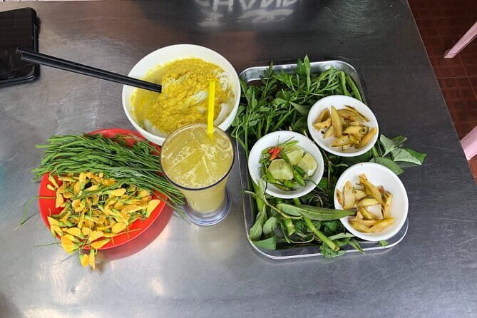 Phnom Penh Night City Highlights & Local Food tour by Tuktuk - Practical Tips for Your Night Tour