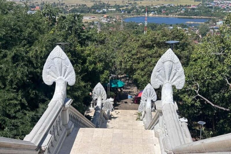 Phnom Penh: Oudong Mountain and Temples Guided Day Trip - The Journey to Oudong Mountain: What to Expect