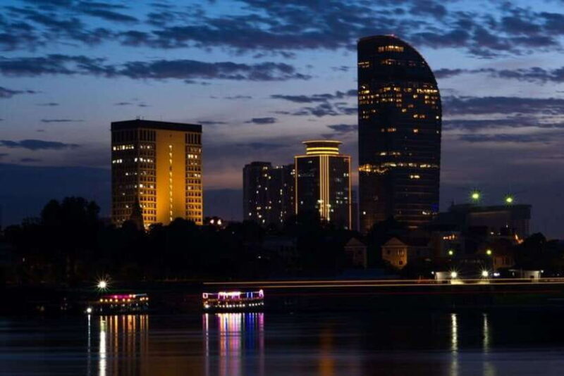 Phnom Penh: Private custom tour with a local guide - Food and Local Scene Insights