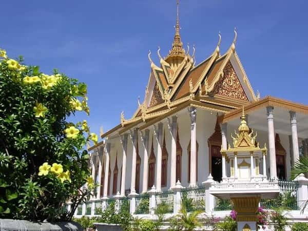 Phnom Penh Private Tour: Royal Palace, Silver Pagoda, S-21 - Good To Know