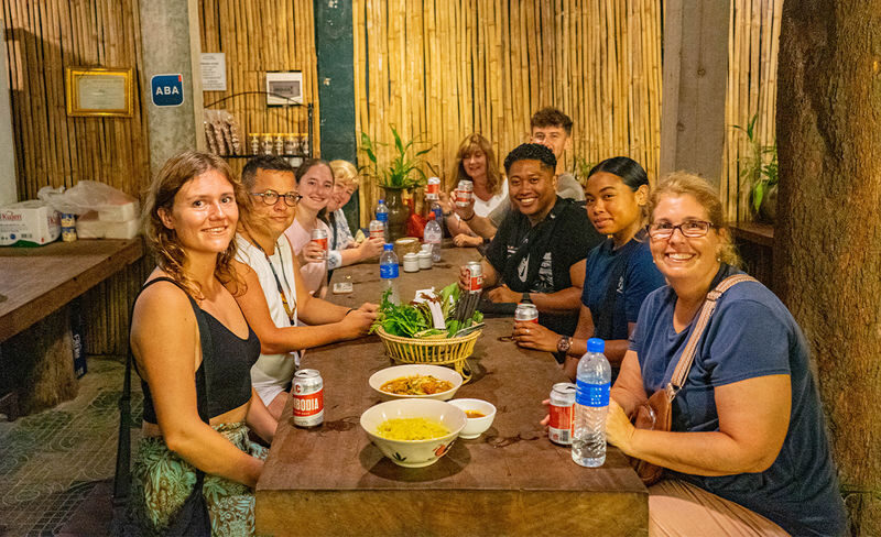 Phnom Penh Royal Palace Evening Tour - Guides make the difference
