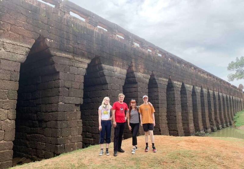 Phnom Penh - Siem Reap Road Transfer Plus Sightseeing - What to Expect During the Day