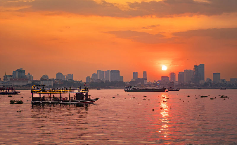 Phnom Penh Silk Island Tour & Sunset Cruise - Leaving Phnom Penh for the countryside