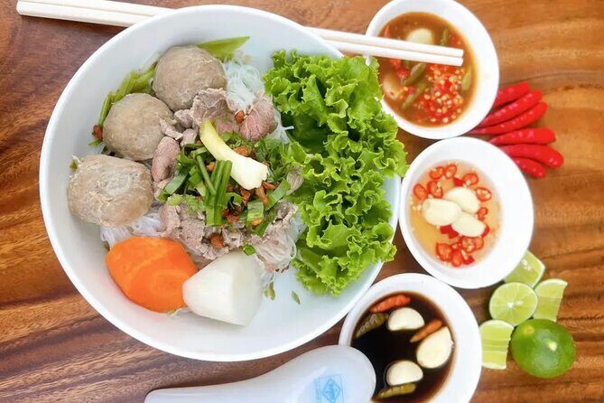 Phnom Penh: Street Art and Food Tour by Tuk-Tuk - Good To Know